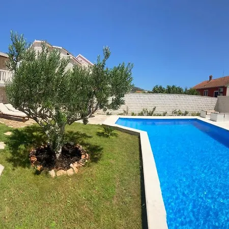 Mediterra Garden & Pool Villa *