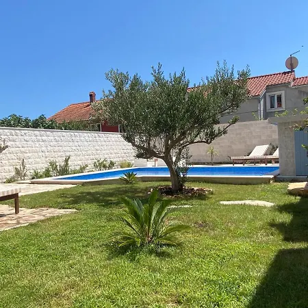 Villa Mediterra Garden&pool Bol